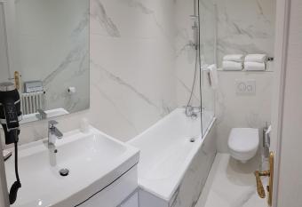 Domaine de La Ferri  re has Balcony rooms