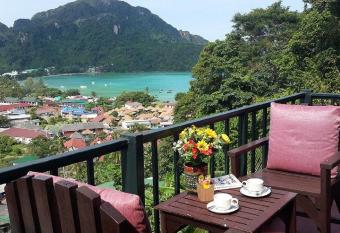 Phi Phi Arboreal Resort has Balcony rooms
