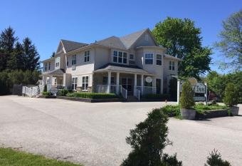 Orchid Inn allows 18 year olds to book a room