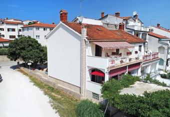 Apartment Sambris No 1 has Balcony rooms