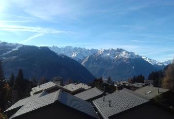 Authentic 2 bedroom apartment allows 18 year olds to book a room