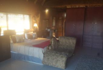 Die Bostokelos and Spa has rooms with a private hot tub