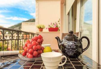 La Vita e Bella Apartment has Balcony rooms