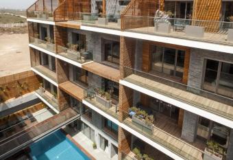 Ocean Park Appart Hotel allows 18 year olds to book a room