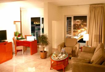 Al Nimran Hotel has Balcony rooms