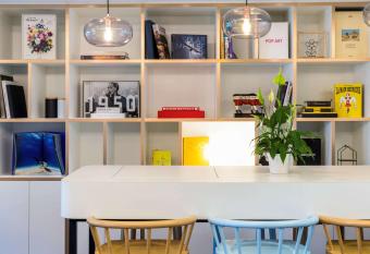 ibis Gen  ve Petit Lancy allows 18 year olds to book a room