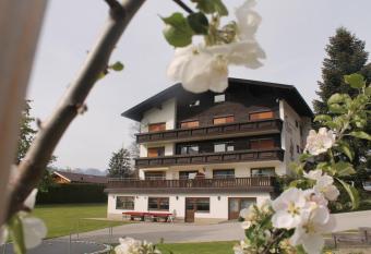 Ferienwohnungen Dietmar Th  ni inclusive Pitztal Sommercard has Balcony rooms