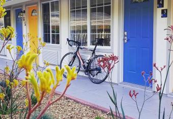 Casa Secoya allows 18 year olds to book a room