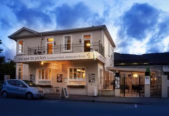 Escape To Picton Boutique Hotel allows 18 year olds to book a room