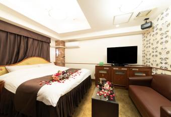 Hotel Nihonbashi Little Chapel Christmas (Adult Only) allows 18 year olds to book a room