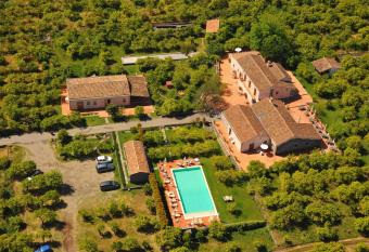 Galea Farm House has Balcony rooms