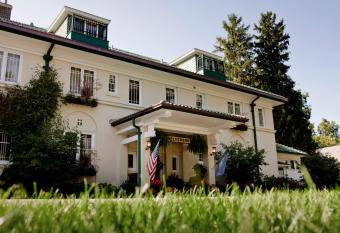 The Belvedere Inn & Restaurant allows 18 year olds to book a room