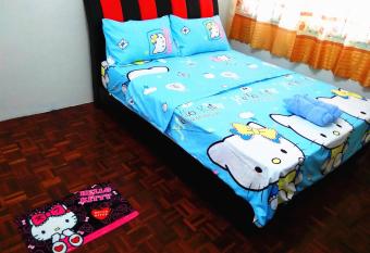 H Homestay Sibu - 500Mbps Wifi, Full Astro & Private Parking! has Balcony rooms