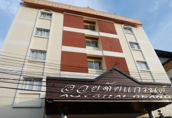 Auychai Grand Hotel allows 18 year olds to book a room
