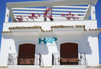 Hotel Avenida Playa allows 18 year olds to book a room