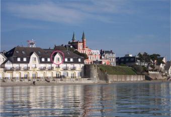 La Caravelle en Baie allows 18 year olds to book a room