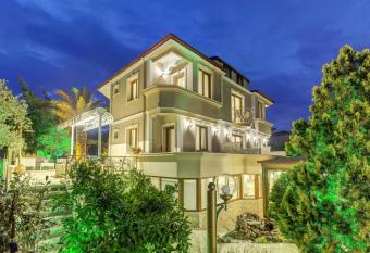 Cunda   zerbey Kona     has Balcony rooms