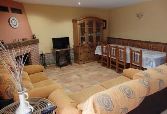 Casa Roblan has Balcony rooms