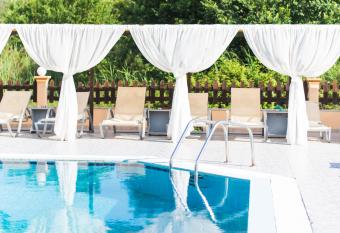 Sandy Beach Studios has Balcony rooms