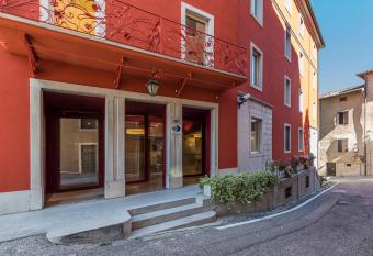 Hotel San Daniele allows 18 year olds to book a room