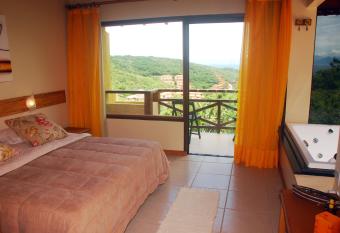 Pousada Amancay has rooms with a private hot tub