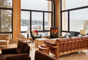 Bluebird Lake Placid has Balcony rooms