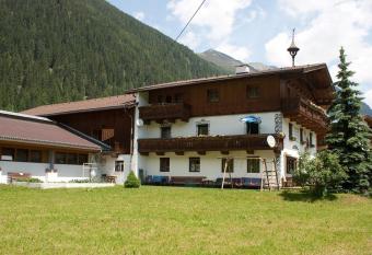 Wiesenhof has Balcony rooms