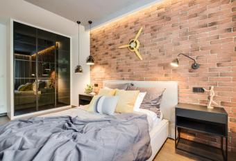 Apartamenty Tespis - Francuska Atal Park allows 18 year olds to book a room