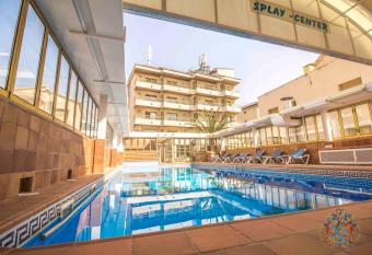 Hotel Victoria allows 18 year olds to book a room