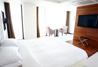 Sunset Business Hotel has Balcony rooms
