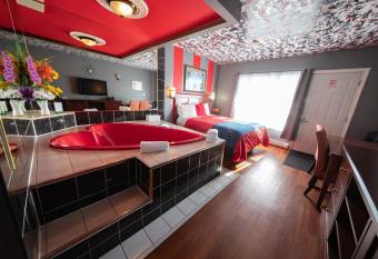 Villager Lodge Niagara Falls allows 18 year olds to book a room