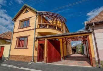 Pensiunea Hanna has Balcony rooms