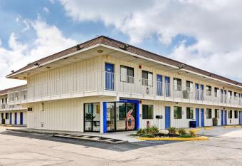Motel 6 Pittsburgh - Crafton allows 18 year olds to book a room