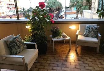 Appartamento Piazza Anco Marzio allows 18 year olds to book a room