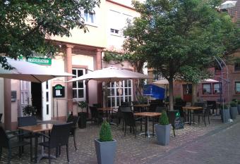 Hotel L  wensteiner Hof Haus am Neuplatz allows 18 year olds to book a room