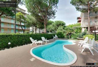 Hotel Kiss has Balcony rooms