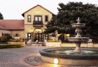 Accolades Boutique Venue has Balcony rooms