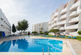 Apartamentos Complejo Eurhostal allows 18 year olds to book a room