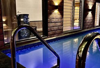 Mount cottage supreme has Smoking/Balcony rooms