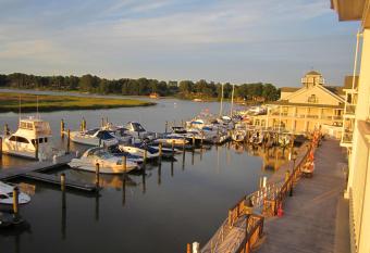Smithfield Station has rooms with a private hot tub
