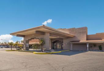 Quality Inn and Suites Lake Havasu City has Smoking rooms