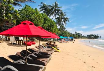 Central Beach Inn has Balcony rooms