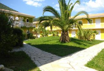 Appart Hotel Residella Aubagne G  menos allows 18 year olds to book a room