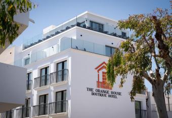 The Orange House Boutique Hotel and Upstairs Rooftop Bar - BRAND NEW has Balcony rooms