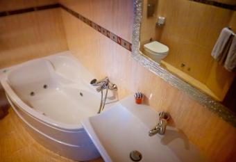 Hotel Santa Catalina by Bossh Hotels has rooms with a private hot tub