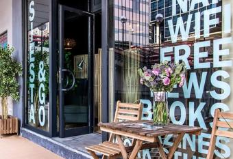 Hostal Siesta & Go allows 18 year olds to book a room