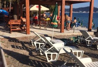 Apartments Cecunjanin has Balcony rooms