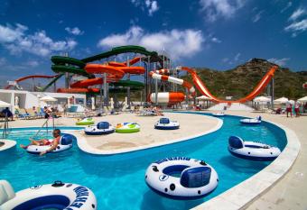 Sun Palace Hotel allows 18 year olds to book a room