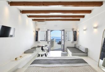 Oia Suites allows 18 year olds to book a room