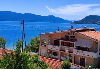 Glyfoneri Studios and Maizonettes has Balcony rooms